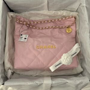 CHANEL 🖤 24S Rose Claire Light Pink Medium Leather 22 Bag